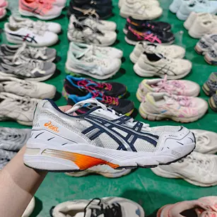 أحذية ASICS للسيدات مستعملة